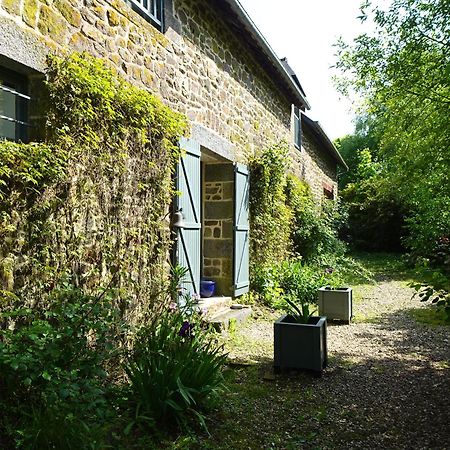 Le Domaine Acomodação com café da manhã Les Iffs Exterior foto