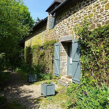 Le Domaine Acomodação com café da manhã Les Iffs Exterior foto