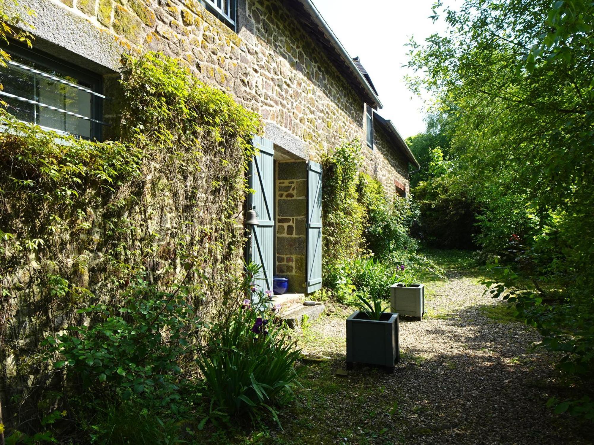 Le Domaine Acomodação com café da manhã Les Iffs Exterior foto