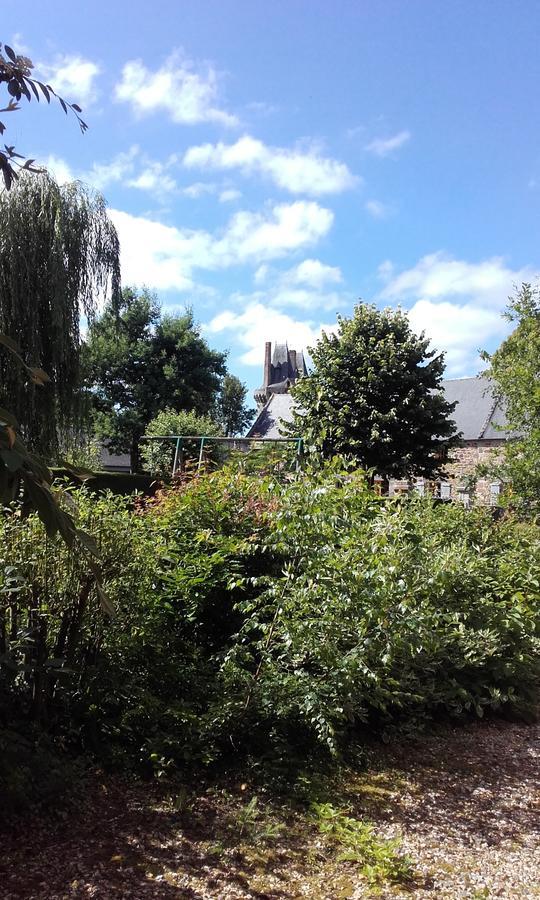 Le Domaine Acomodação com café da manhã Les Iffs Exterior foto
